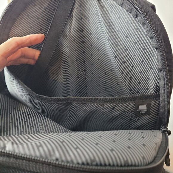 Swiss Gear Black Laptop Backpack W/ Tablet Pocket & Airflow Design - Picture 6 of 15